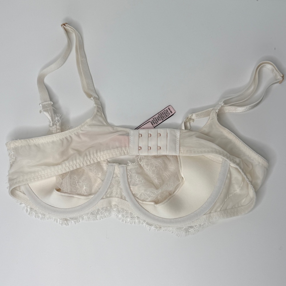 Beautiful Victoria’s Secret Lace Cream Half Bra - Picture 3 of 6